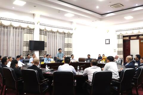 Chủ tịch UBND tỉnh Lê Văn Lương Làm việc với Đoàn công tác Vụ, Cục thuộc Bộ Công Thương, Tập đoàn phân phối, bán lẻ